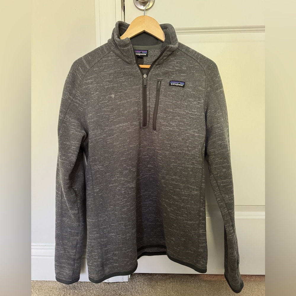 Men’s Patagonia Quarter Zip Pullover
Medium